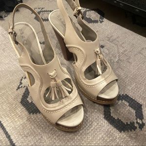 LIGHTLY USED Hinge slingback heels